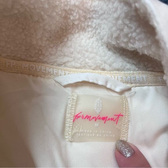 Free People FP Movement White Fleece Plush Fluffy Jacket Size M - Picture 3 of 8